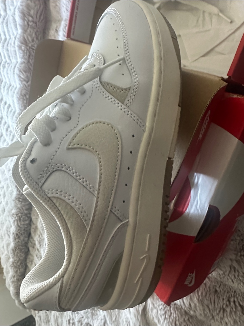 Nike women White Low-Top Sneaker with Subtle Cream Accents